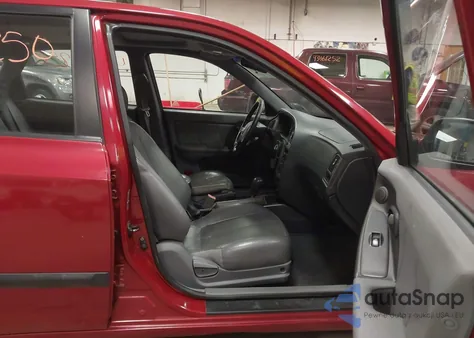 2004 Hyundai Elantra Gt from USA, damaged, VIN KMHDN56D34U102834